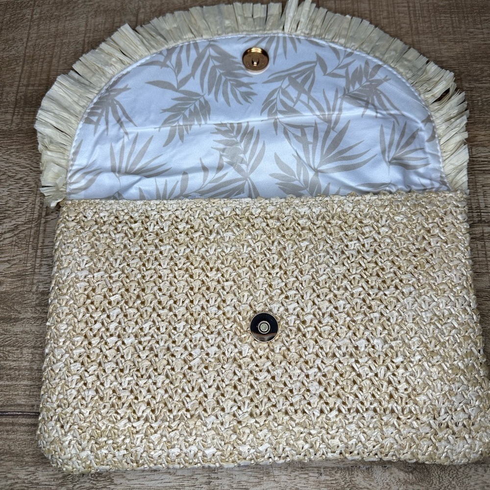 The North Shore Clutch - Picture 2 of 4